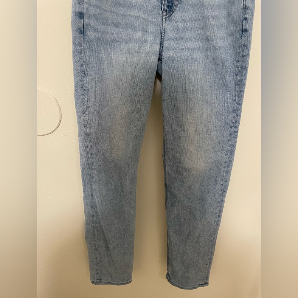 ✨Women’s American Eagle Jeans Mom Straight Stretch Jeans Size 0 - Picture 2 of 12